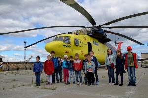 Вертолеты «ЮТэйр» доставят детей Югры в школу