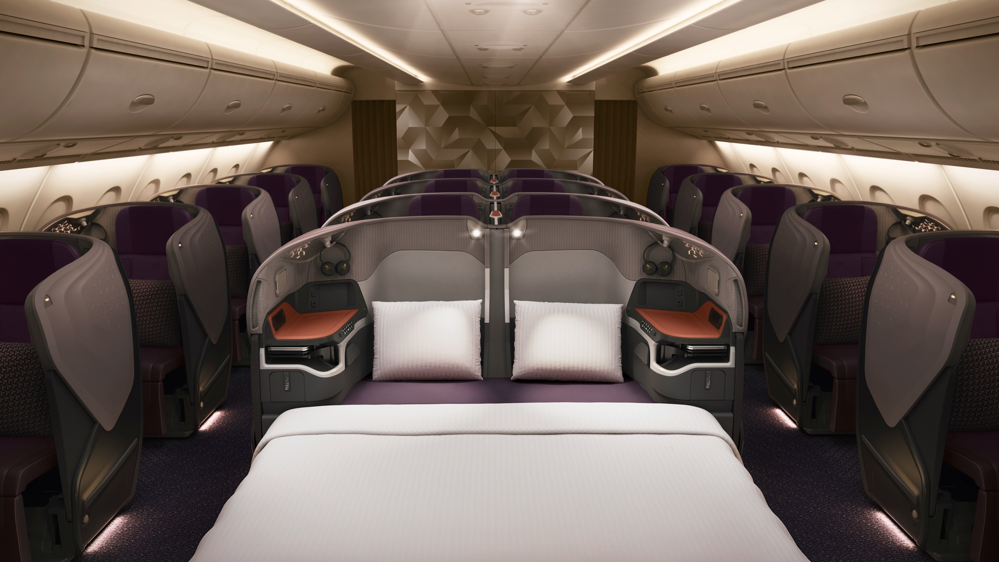Первый Airbus A380 "Сингапурских Авиалиний" с новым дизайнерским интерьером...
