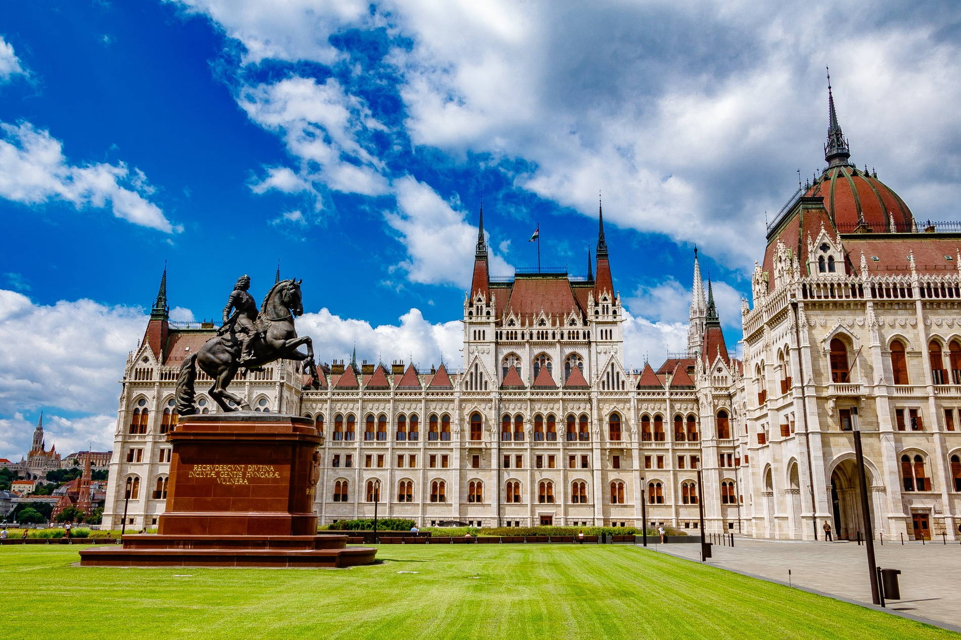 Здание венгерского парламента Будапешт музей