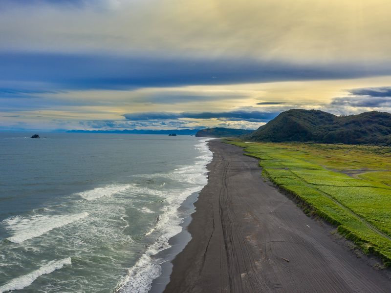 Халактырский пляж: закат у Тихого океана